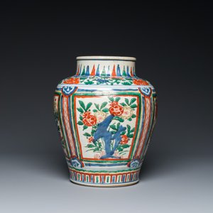 A Chinese wucai vase with wooden cover, Transitional period — 照片 4