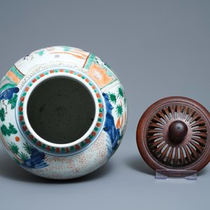 A Chinese wucai vase with wooden cover, Transitional period — 照片 6