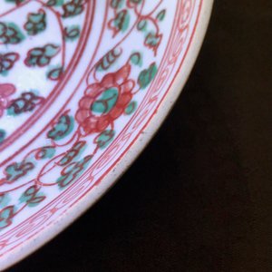A Chinese wucai wine ewer and two Swatow plates, Ming and later — 照片 21