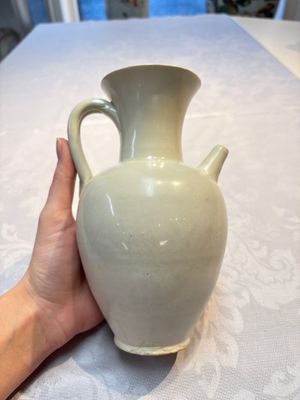 A Chinese Xingyao white-glazed ewer, Ying 盈 mark, Tang or later — photo 1