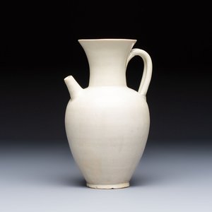 A Chinese Xingyao white-glazed ewer, Ying 盈 mark, Tang or later — photo 1