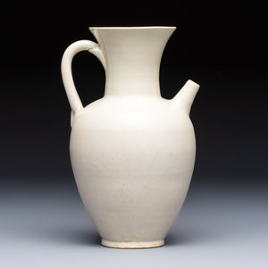 A Chinese Xingyao white-glazed ewer, Ying 盈 mark, Tang or later — photo 4