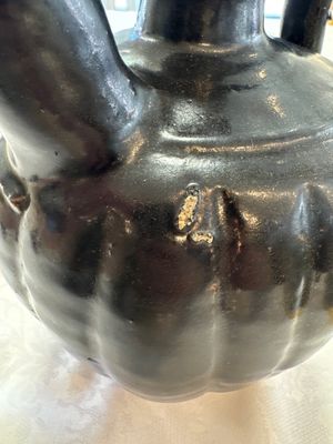 A Chinese Yaozhou black-glazed ewer with a ribbed body, Song — foto 11