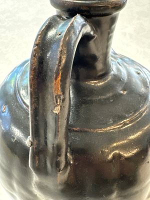 A Chinese Yaozhou black-glazed ewer with a ribbed body, Song — foto 17