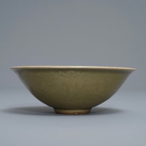 A Chinese yaozhou celadon bowl with floral design, Song — 照片 6