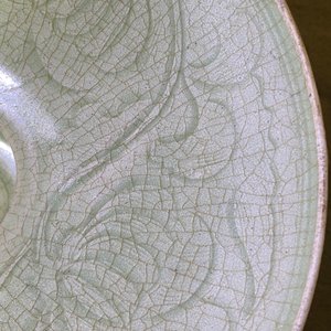 A Chinese Yaozhou celadon bowl with incised floral design, Song or later — 照片 11