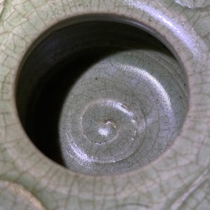 A Chinese Yaozhou celadon bowl with incised floral design, Song or later — 照片 12