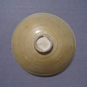 A Chinese Yaozhou celadon bowl with incised floral design, Song — 照片 12