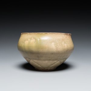 A Chinese Yaozhou celadon 'lotus' bowl, Song/Yuan — photo 2