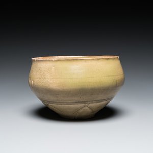 A Chinese Yaozhou celadon 'lotus' bowl, Song/Yuan — photo 4