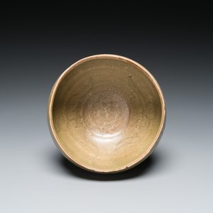 A Chinese Yaozhou celadon 'lotus' bowl, Song/Yuan — photo 7