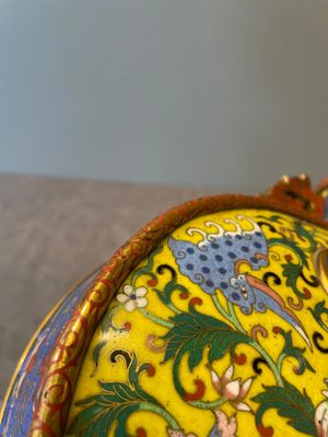 A Chinese yellow and blue-ground cloisonné 'Shou' moonflask vase, 'bianhu', Jiaqing — 照片 18