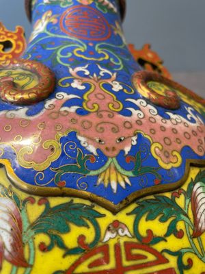 A Chinese yellow and blue-ground cloisonné 'Shou' moonflask vase, 'bianhu', Jiaqing — 照片 19