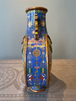 A Chinese yellow and blue-ground cloisonné 'Shou' moonflask vase, 'bianhu', Jiaqing — 照片 4