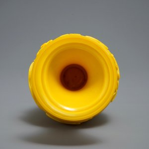 19/20世纪 乾隆款黄地赏瓶 — 照片 6