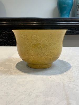 A Chinese yellow-glazed 'anhua' 'carp and lotus' bowl, Kangxi mark, 19th C. — photo 4