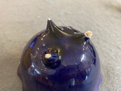 A Chinese yellow-glazed biscuit brush washer and an aubergine-glazed water dropper, Kangxi — 照片 5