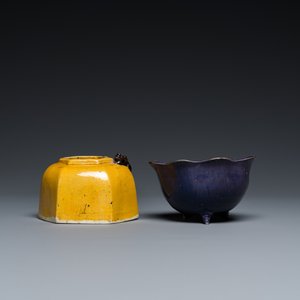 A Chinese yellow-glazed biscuit brush washer and an aubergine-glazed water dropper, Kangxi — 照片 5