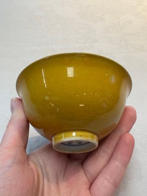 A Chinese yellow-glazed bowl and a sancai-glazed conical bowl, Chenghua mark, 19/20th C. — foto 11