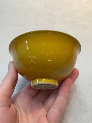 A Chinese yellow-glazed bowl and a sancai-glazed conical bowl, Chenghua mark, 19/20th C. — foto 10