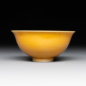 A Chinese yellow-glazed bowl and a sancai-glazed conical bowl, Chenghua mark, 19/20th C. — foto 6