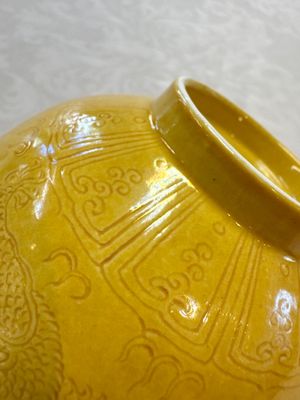 A Chinese yellow-glazed incised 'Dragon and Phoenix' bowl, Xianfeng mark and of the period — photo 18