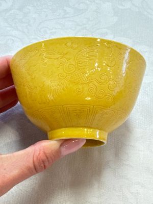 A Chinese yellow-glazed incised 'Dragon and Phoenix' bowl, Xianfeng mark and of the period — photo 5