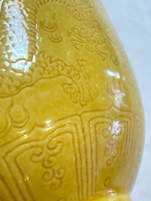 A Chinese yellow-glazed incised 'Dragon and Phoenix' bowl, Xianfeng mark and of the period — photo 7
