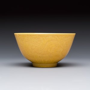 A Chinese yellow-glazed incised 'Dragon and Phoenix' bowl, Xianfeng mark and of the period — photo 4