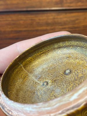 A Chinese yellow-glazed marbled covered box and a green-glazed marbled ewer, Tang/Song — 照片 21