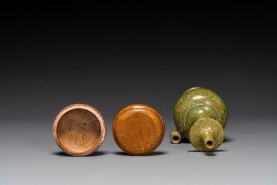 A Chinese yellow-glazed marbled covered box and a green-glazed marbled ewer, Tang/Song — 照片 5