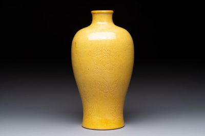 A Chinese yellow-glazed 'meiping' vase with incised design, Kangxi mark, 19th C.