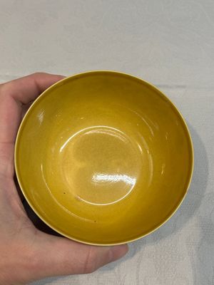 A Chinese yellow-ground 'birds and peaches' bowl, Guangxu mark and possibly of the period — photo 7
