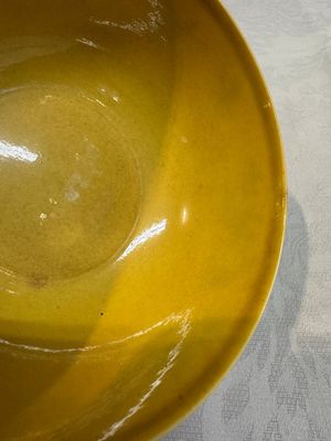 A Chinese yellow-ground 'birds and peaches' bowl, Guangxu mark and possibly of the period — photo 9