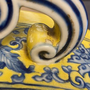 A Chinese yellow-ground blue and white 'Bajixiang' moon flask vase, Yongzheng mark, 19/20th C. — photo 15