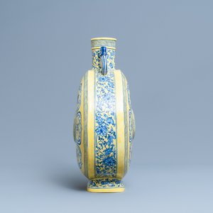 A Chinese yellow-ground blue and white 'Bajixiang' moon flask vase, Yongzheng mark, 19/20th C. — photo 2