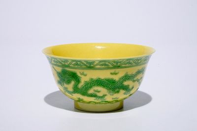 A Chinese yellow-ground bowl with incised green dragons, Jiaqing mark, 19/20th C.