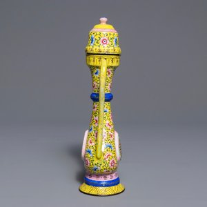 A Chinese yellow ground Canton enamel ewer and cover, 18/19th C. — 照片 2