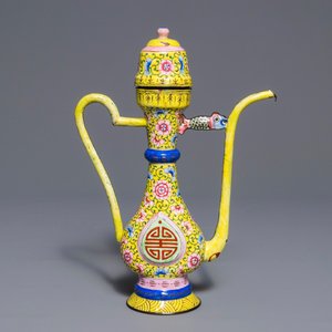 A Chinese yellow ground Canton enamel ewer and cover, 18/19th C. — 照片 3