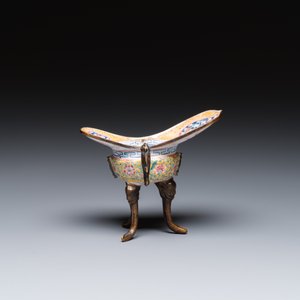 A Chinese yellow-ground Canton enamel ritual wine ewer or 'jue', Yongzheng — photo 4