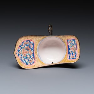 A Chinese yellow-ground Canton enamel ritual wine ewer or 'jue', Yongzheng — photo 6