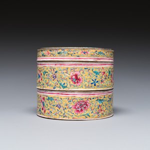 A Chinese yellow-ground Canton enamel stacking box and cover, Qianlong — 照片 4
