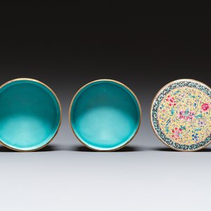 A Chinese yellow-ground Canton enamel stacking box and cover, Qianlong — 照片 6