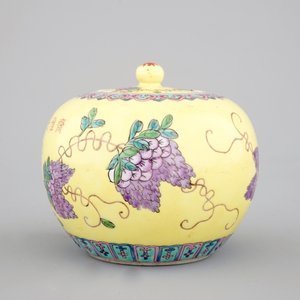 Un bol et son couvercle en porcelaine de Chine de style "Dayazhai", 19/20ème — photo 3