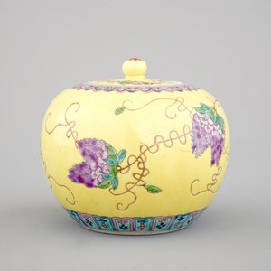 Un bol et son couvercle en porcelaine de Chine de style "Dayazhai", 19/20ème — photo 4