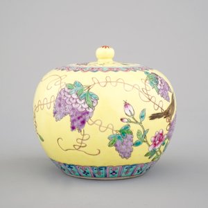 Un bol et son couvercle en porcelaine de Chine de style "Dayazhai", 19/20ème — photo 5