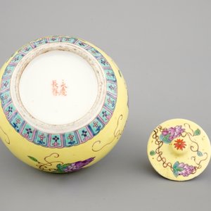 Un bol et son couvercle en porcelaine de Chine de style "Dayazhai", 19/20ème — photo 7