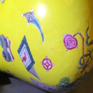 A Chinese yellow-ground famille rose bottle vase with antiquities design, Yongzheng — photo 19