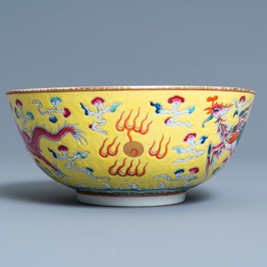 A Chinese yellow-ground famille rose 'dragon and phoenix' bowl, Xuantong mark and of the period — 照片 5
