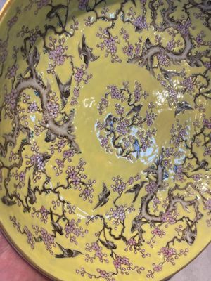 A Chinese yellow-ground famille rose 'magpie and plum tree' plate, Tongzhi mark and of the period — photo 2